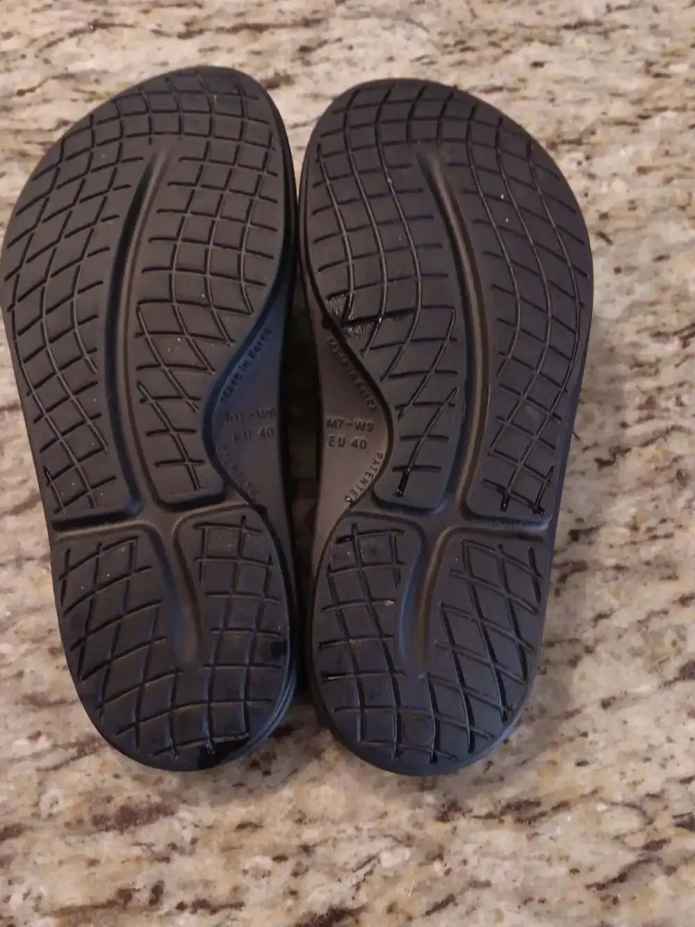 OOFOS OOriginal Thong Sandals - Black (Unisex Men's 7/Women's 9)